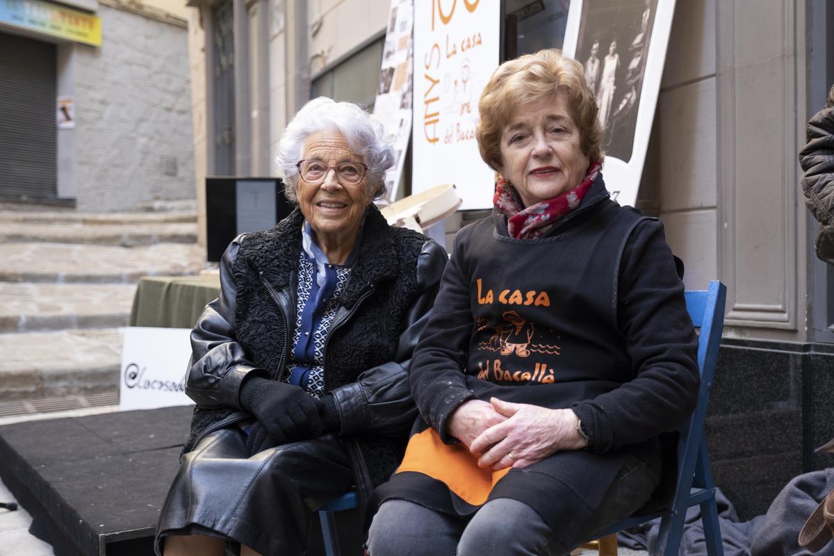 L'àvia Remei amb Montserrat Fontanet durant la celebració