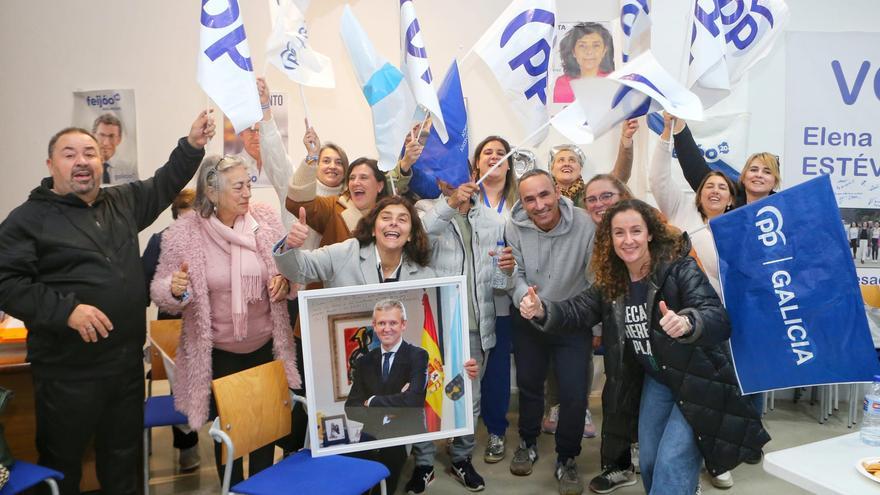 La agrupación local del PP de Bueu celebra los resultados electorales en la noche del domingo.