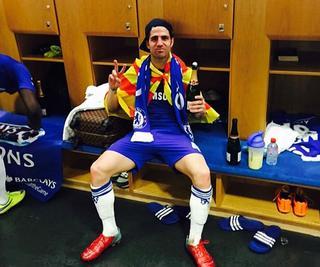 Cesc, víctima de tuits catalanófobos por llevar la 'senyera' en la celebración del Chelsea