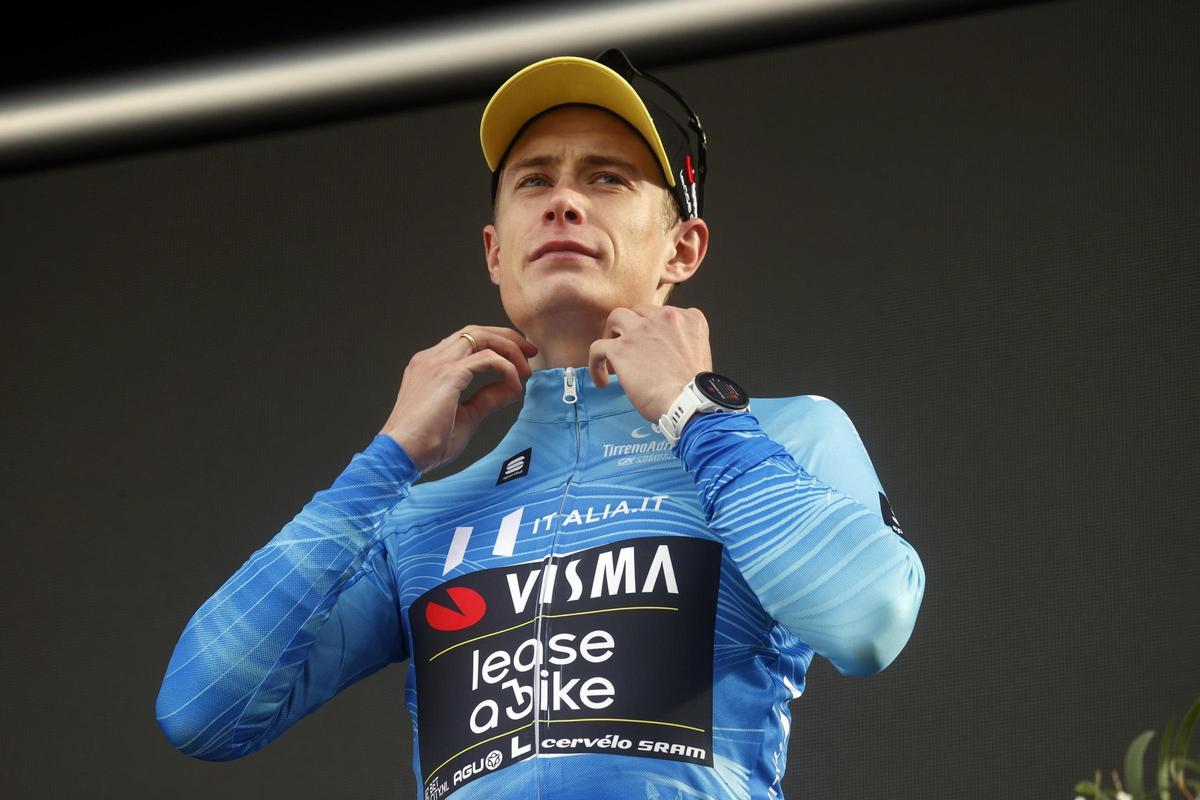 Vingegaard, con el maillot de líder la Tirreno