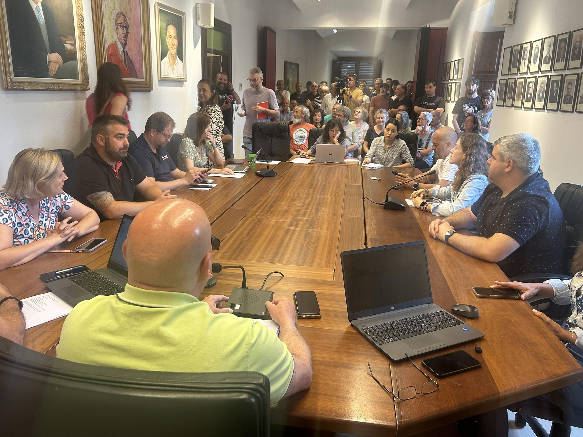 Las imágenes del pleno de Binissalem