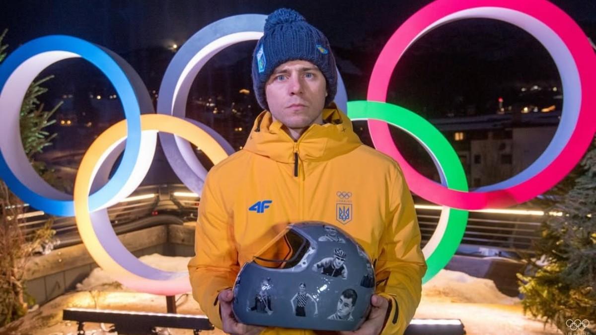 Vladyslav Heraskevych, con el casco de la polémica.