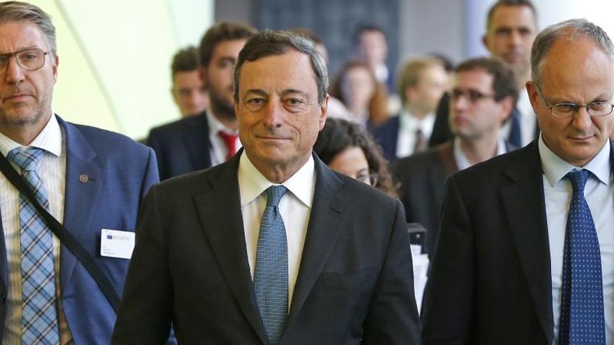 Draghi a su llegada al Parlamento Europeo.