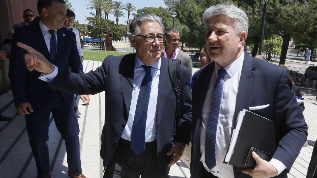 El presidente de la delegación del Parlamento Europeo, Bogdan Rzońca, a su llegada a Sevilla.
