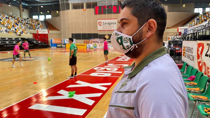 Josan González, entrenador del Córdoba Futsal, en el pabellón Siglo XXI de Zaragoza.