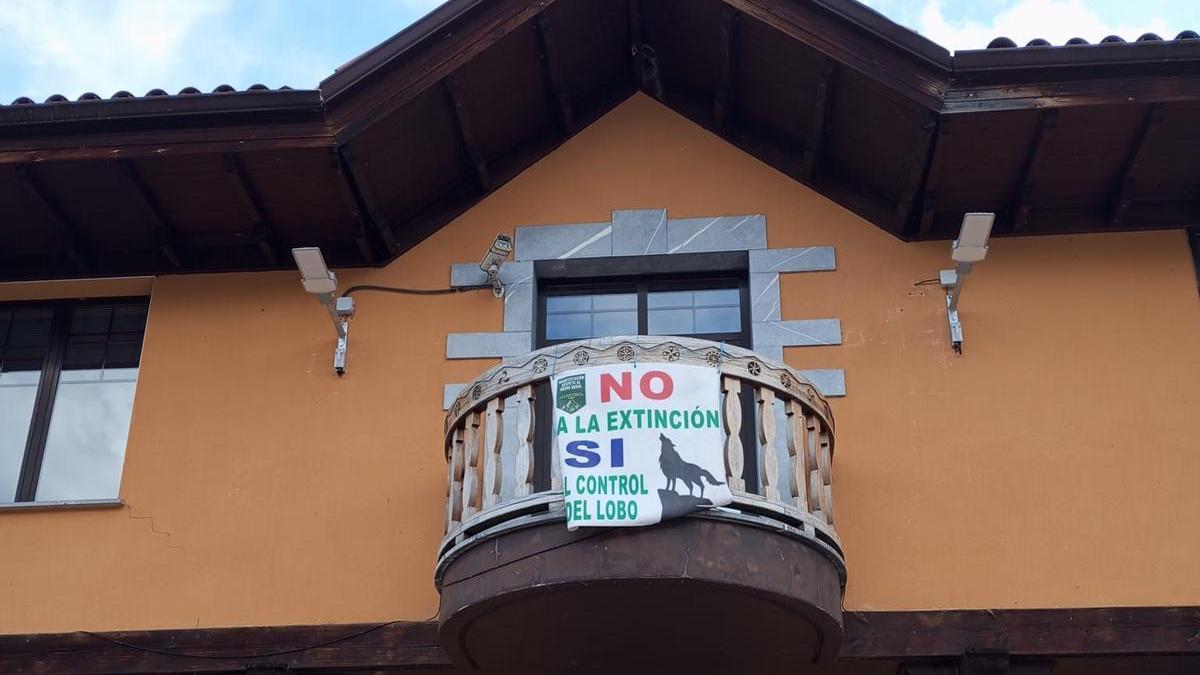 El Ayuntamiento de Ponga muestra su postura con la situación del lobo