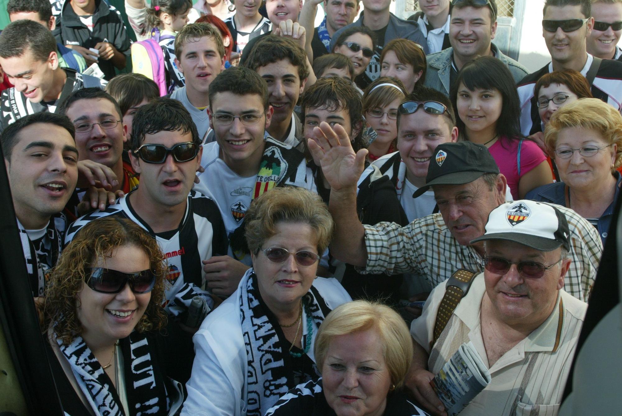 Así fue el multitudinario desplazamiento a Albacete de la afición del Castellón en 2006