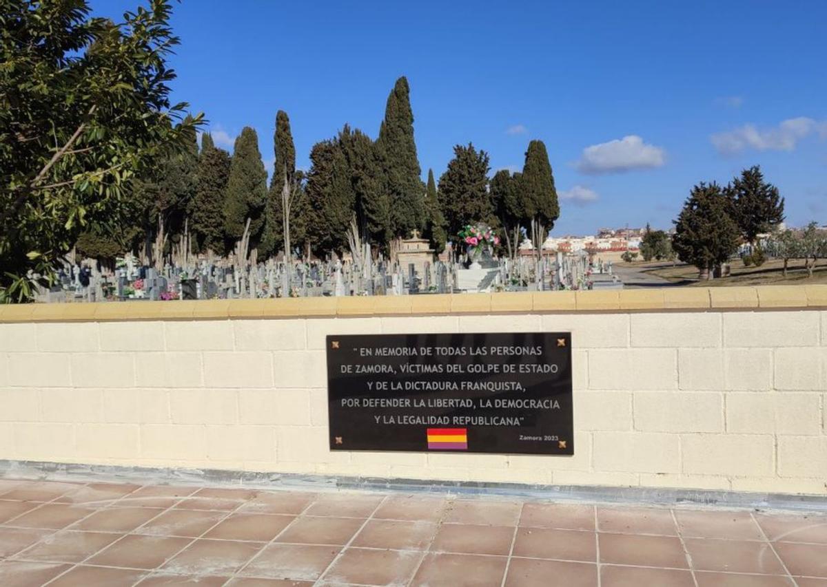 Imagen de la placa colocada esta semana en Zamora. | Cedida