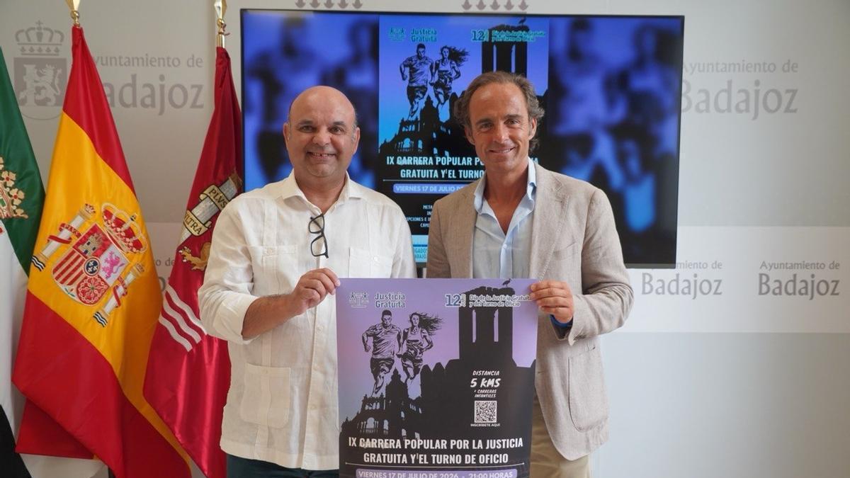 Ildefonso Seller y Juan Parejo con el cartel de la prueba.