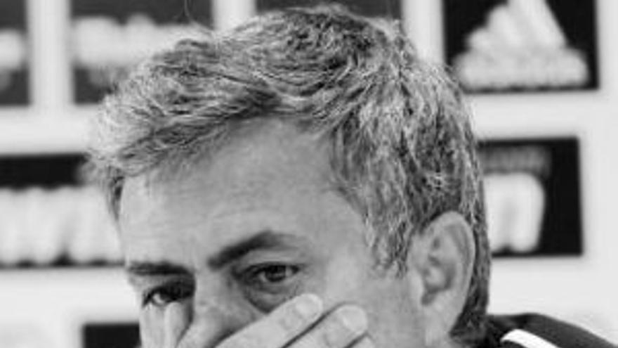 Mourinho vuelve a sugerir que la competición está manipulada