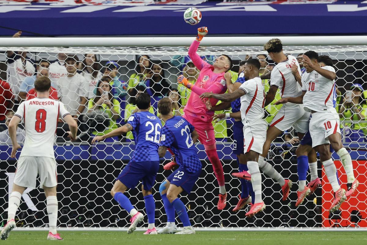 Dominik Livakovic en el partido entre Croacia e Inglaterra del Mundial 2026.