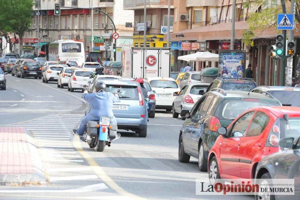 Atascos en Murcia por la protesta de los agricultores en sus tractores