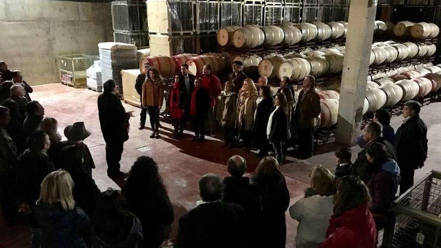 El coro Santa María de Trujillo fusiona música y vino en una bodega de la DO