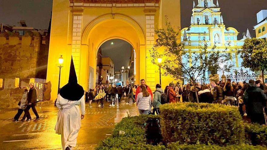 Madrugá en Sevilla, Semana Santa 2024 en directo: Los cofrades se echan a las calles con la esperanza en la &#039;Madrugá&#039;