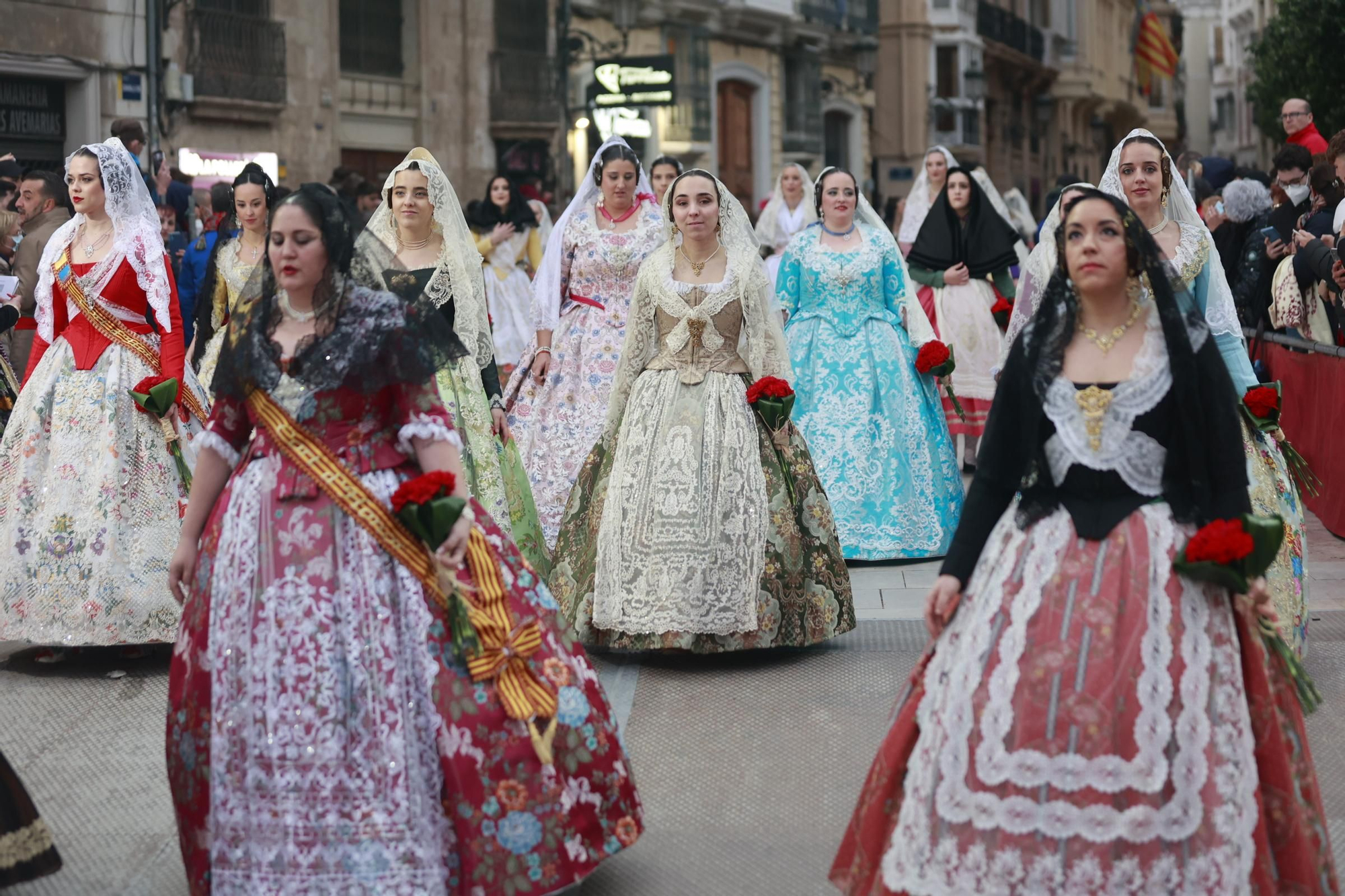 Búscate en el segundo día de ofrenda por la calle Quart (entre las 18:00 a las 19:00 horas)