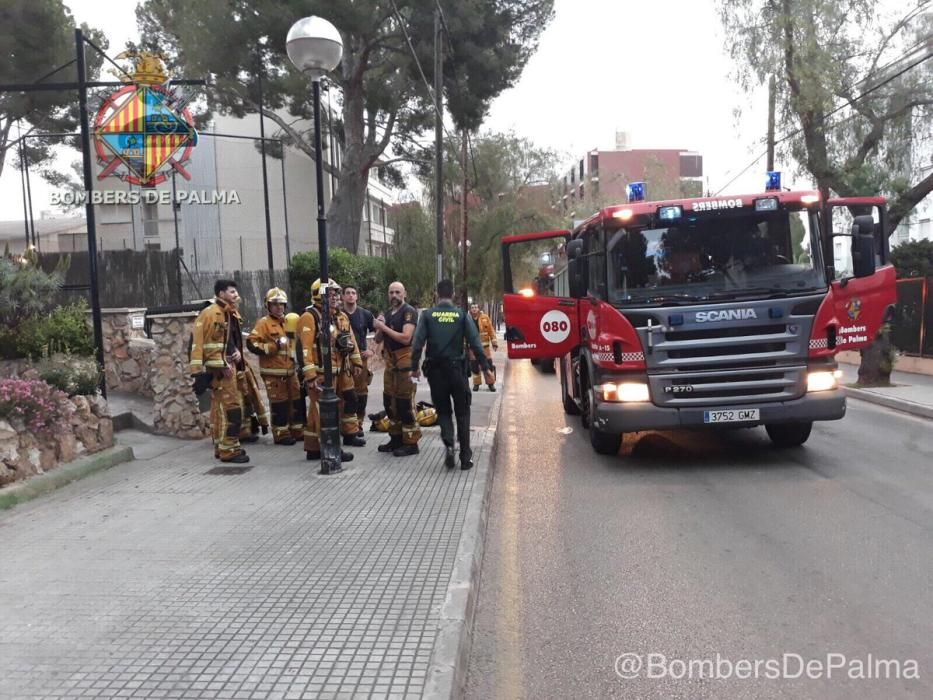 Un incendio obliga a desalojar 36 viviendas en Illetes