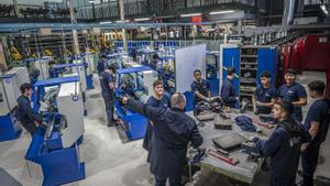 Estudiantes de fabricación mecánica en un instituto catalán.