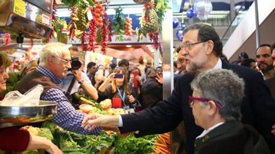 Rajoy en el Mercado del Olivar de Palma de Mallorca.