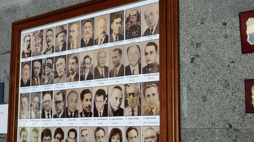 El gobierno de Cangas aplaza su decisión sobre la retirada de la foto del exalcalde Óscar Boán Callejas del cuadro de regidores del municipio a la espera de un informe jurídico
