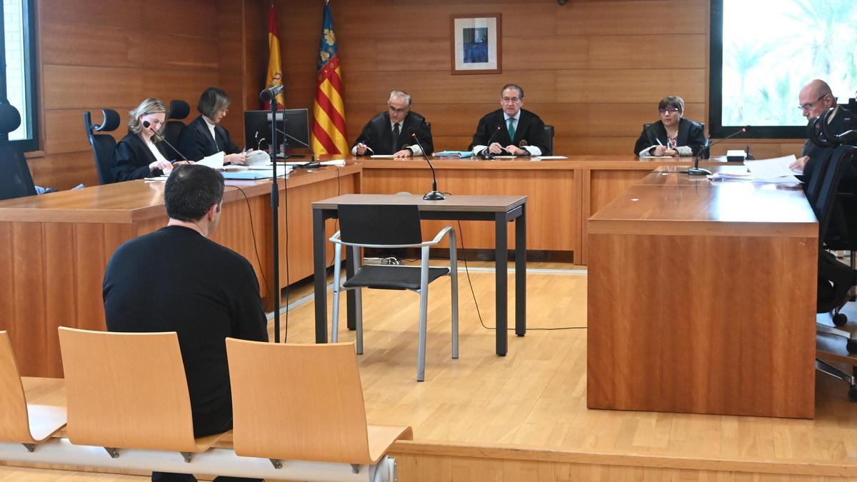 El varón se sentó en el banquillo de los acusados de la Sección Primera de la Audiencia Provincial de Castellón este miércoles