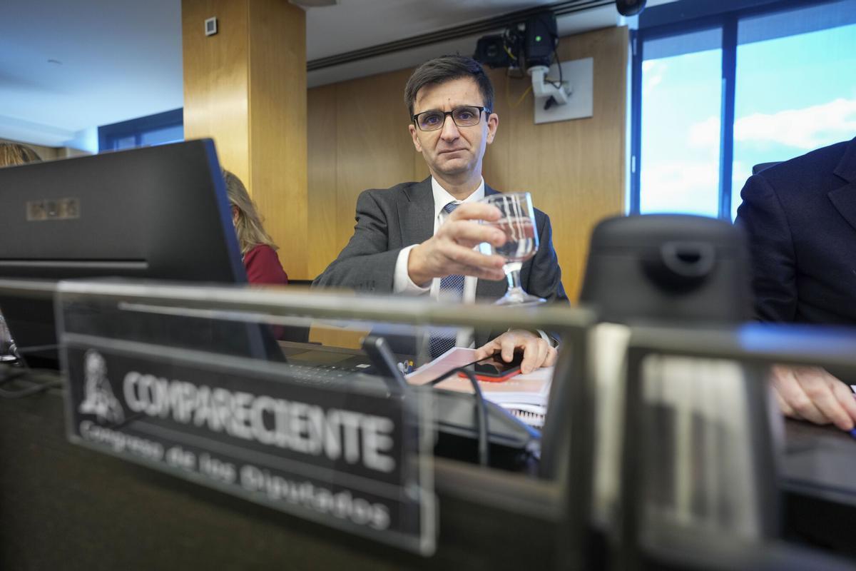 El presidente de RTVE, José Pablo López, comparece por primera vez ante la comisión de control parlamentario de la Corporación en el Congreso.