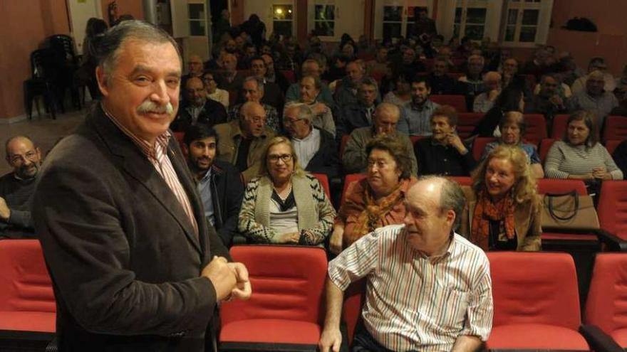 García Seoane, en la asamblea general de Alternativa dos Veciños ayer en As Torres.