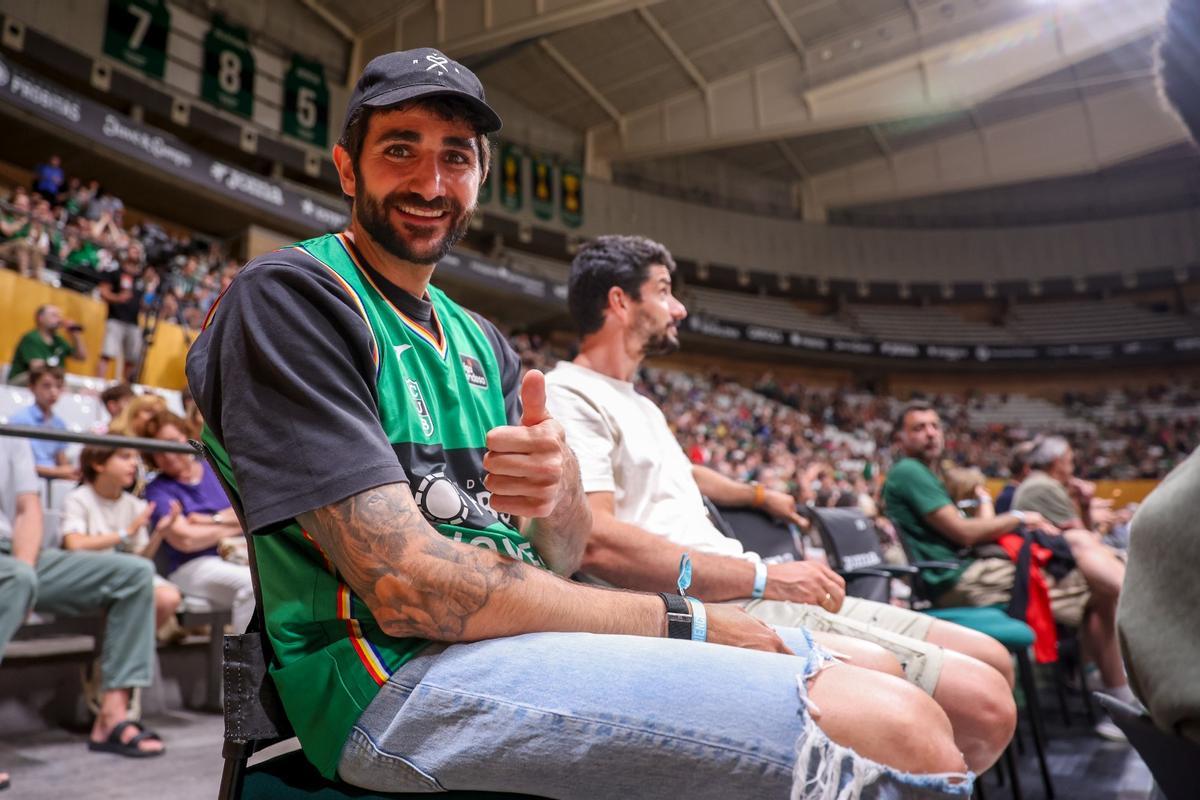 Ricky Rubio, with the Ribas shirt, present at Olympic