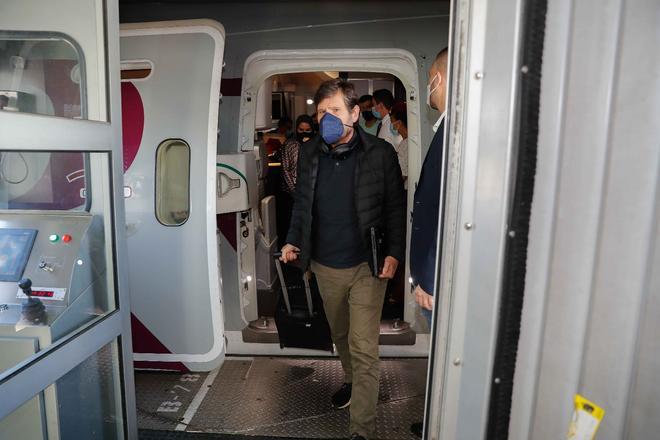 Las mejores imágenes del vuelo y la llegada de Xavi a Barcelona