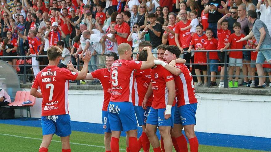 La UD Ourense celebra la victoria ante la UB Conquense en O Couto a la espera del partido de vuelta