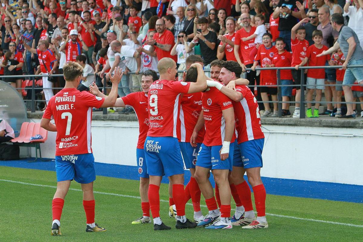 La UD Ourense celebra la victoria ante la UB Conquense a la espera del partido de vuelta