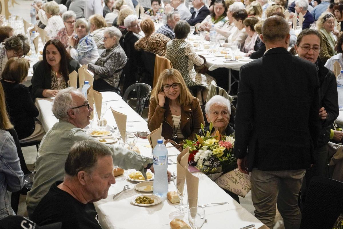 Imatge del dinar d’homenatge a les persones centenàries de Manresa al Museu de l’Aigua i el Tèxtil Imatge del dinar d’homenatge a les persones centenàries de Manresa al Museu de l’Aigua i el Tèxtil