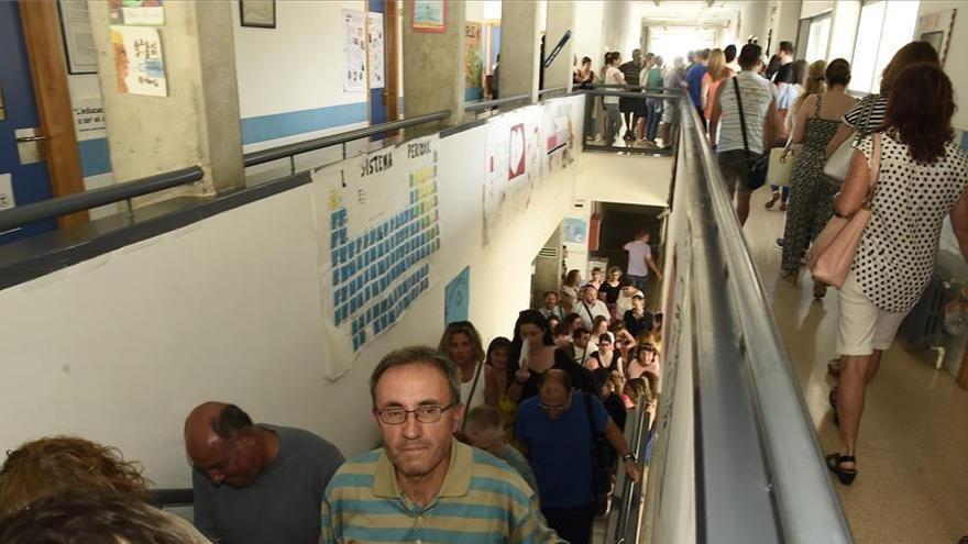 Más de 300 personas optan a una plaza de conserje en Almassora