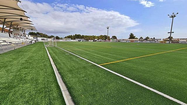 Nuevo césped en el campo municipal de Santa Eulària. | A.S.E.