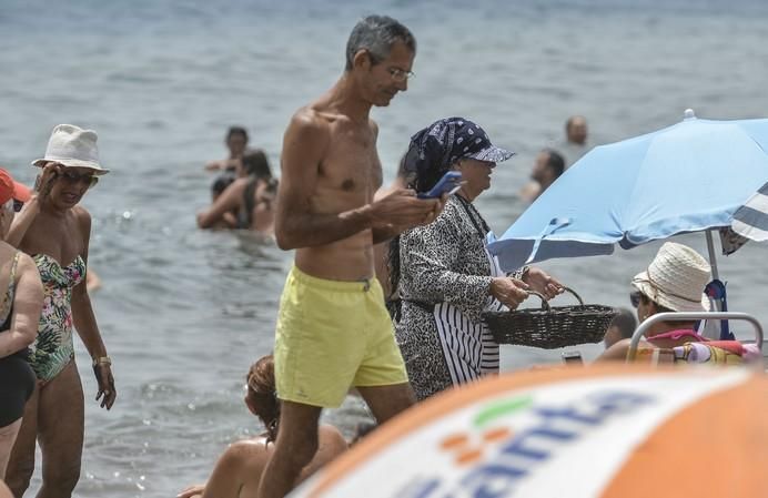 20/08/2017 MELENARA, TELDE.  Varada del Pescado en Melenara. Un grupo de señoras ataviadas de pescadoras representaron la venta tradicional del pescado por la playa de Melenara. FOTO: J. PÉREZ CURBELO