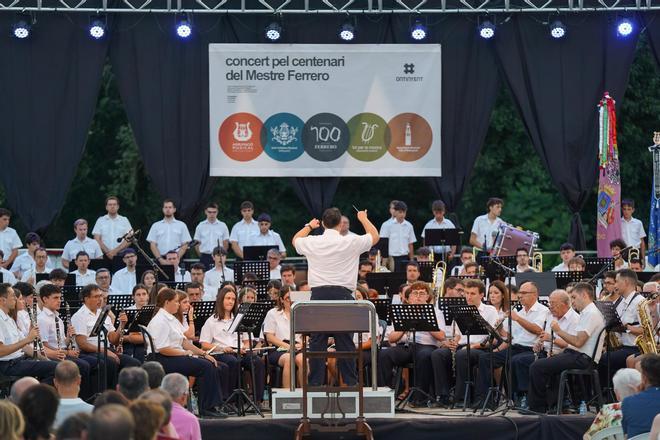 Así fue el histórico homenaje al maestro Ferrero con más de 300 músicos en Ontinyent