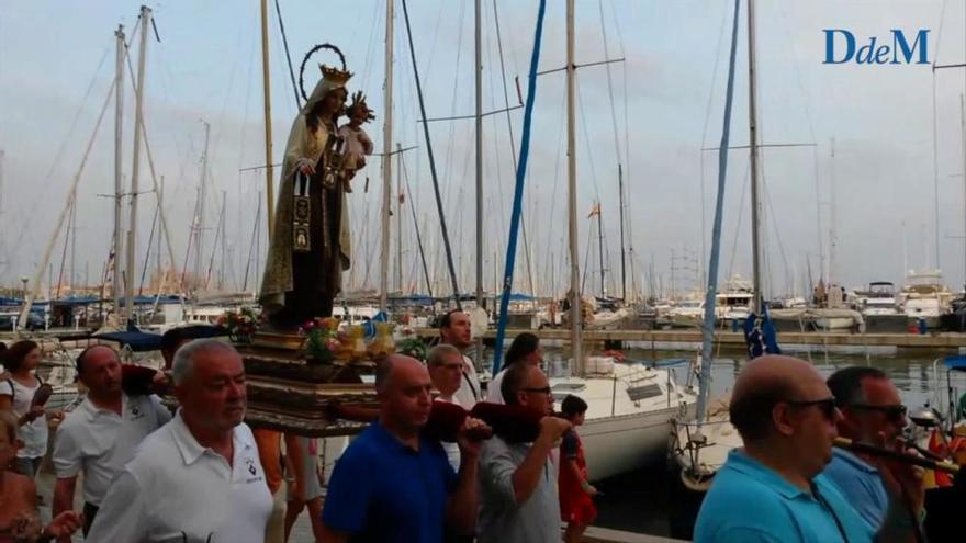 La virgen del Carme surca el puerto puerto de Palma