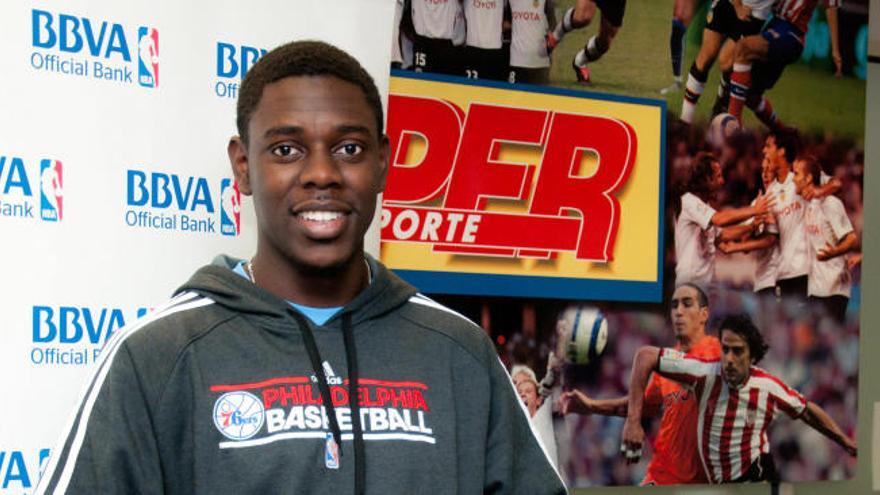 Jrue Holiday visitó la redacción de Superdeporte en 2013.