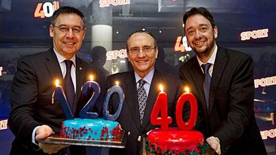 Josep M. Bartomeu, Javier Moll (president de Prensa Ibérica i Grupo Zeta) i Ernest Folch (director de Sport)