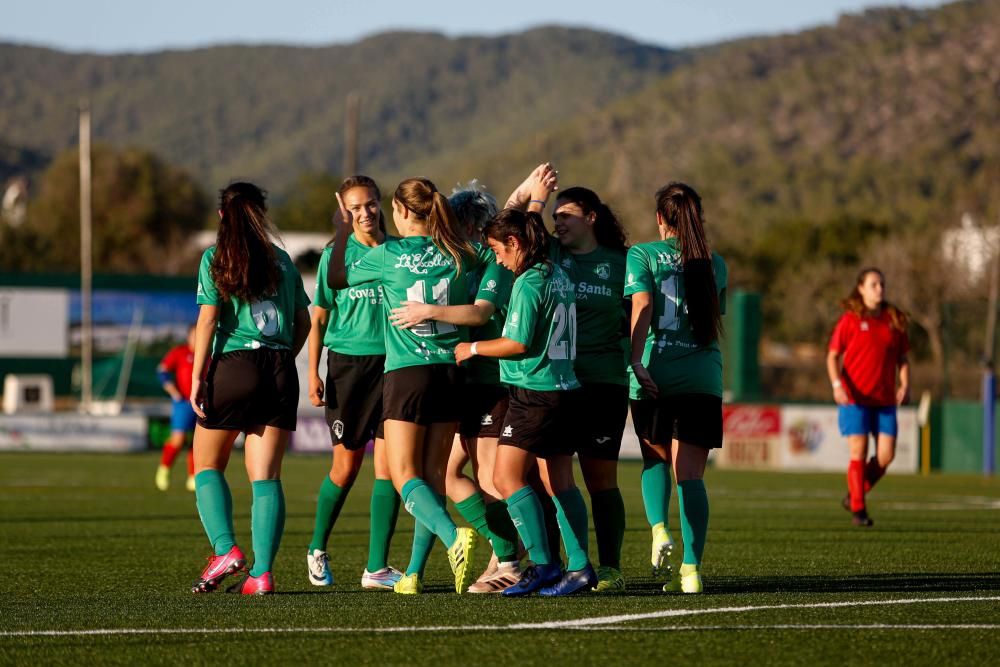 El representante ibicenco en la Liga Autonómica femenina arranca goleando al Atlético Collerense en una temporada muy ilusionante para el club verdinegro