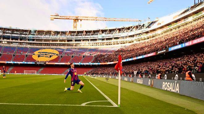 Lewandowski celebra el primer gol del Barça en el nuevo Spotify Camp Nou.