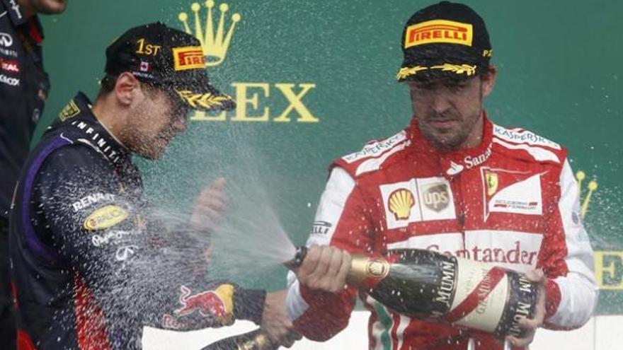 Fernando Alonso remoja a Webber