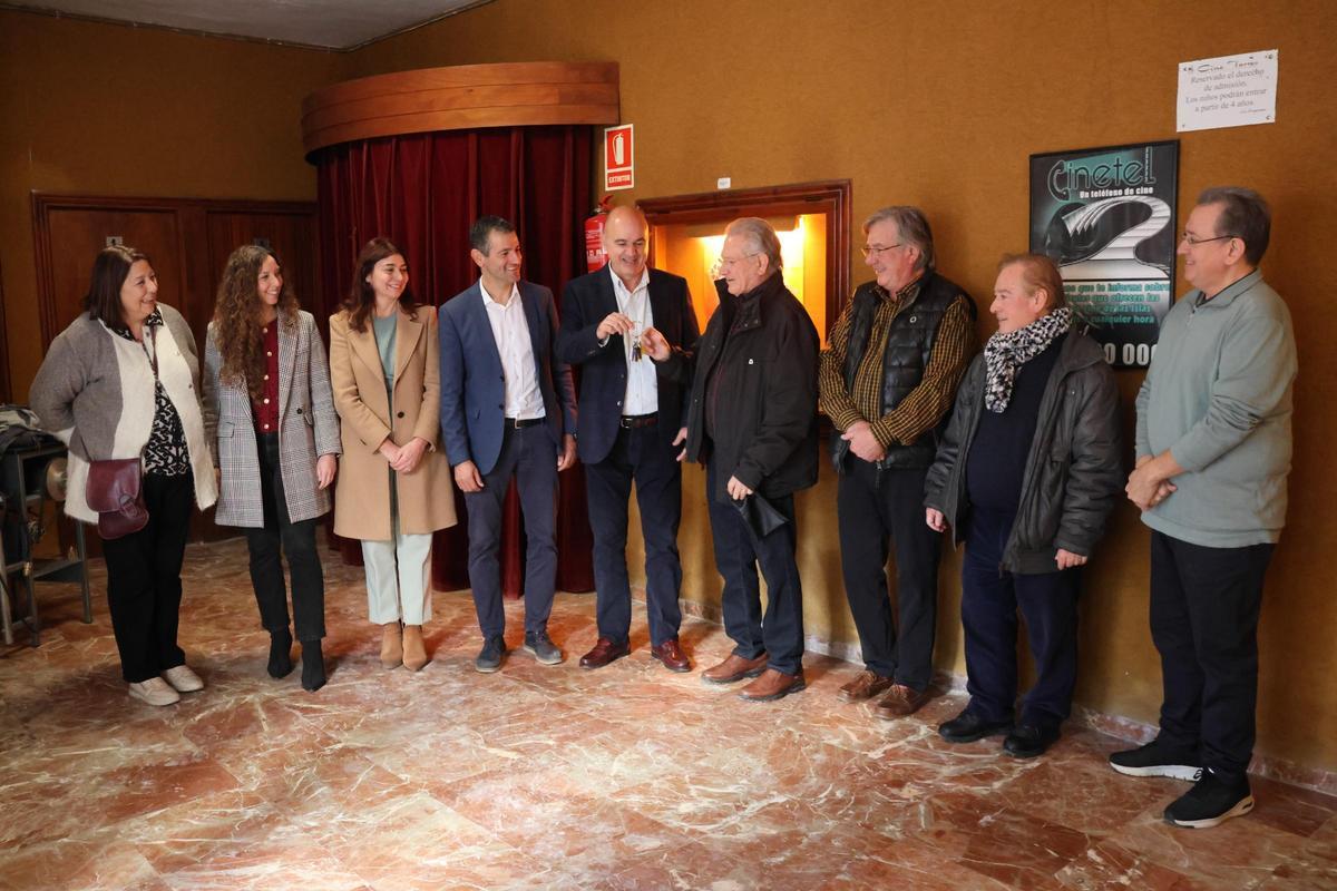 Imágenes de la entrega de llaves del Cine Torres de Sant Antoni al Consell Insular d’Eivissa