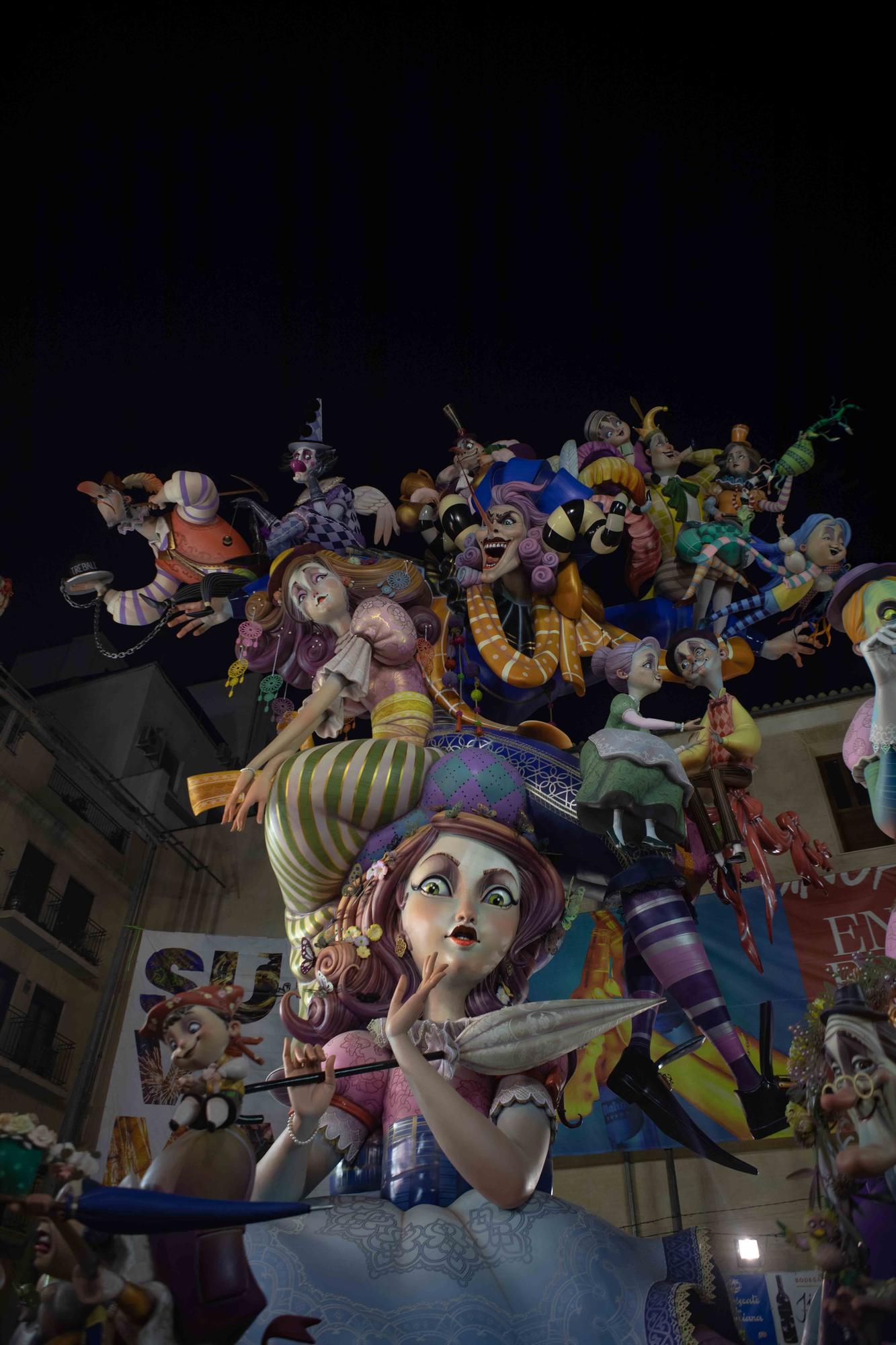 Todos los detalles de la Falla de la Plaza del Pilar