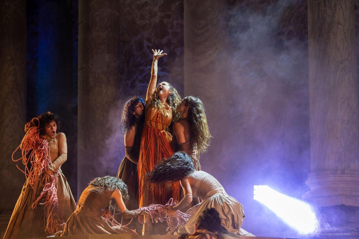 Juana Acosta en la obra 'Bacanal' en el Teatro Romano de Mérida.