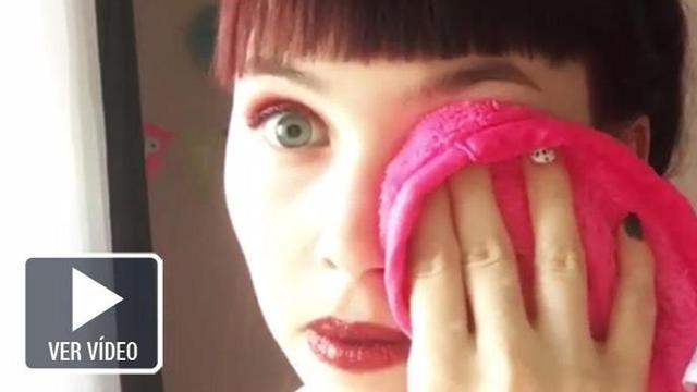 Toallita que elimina el maquillaje en pocos segundos