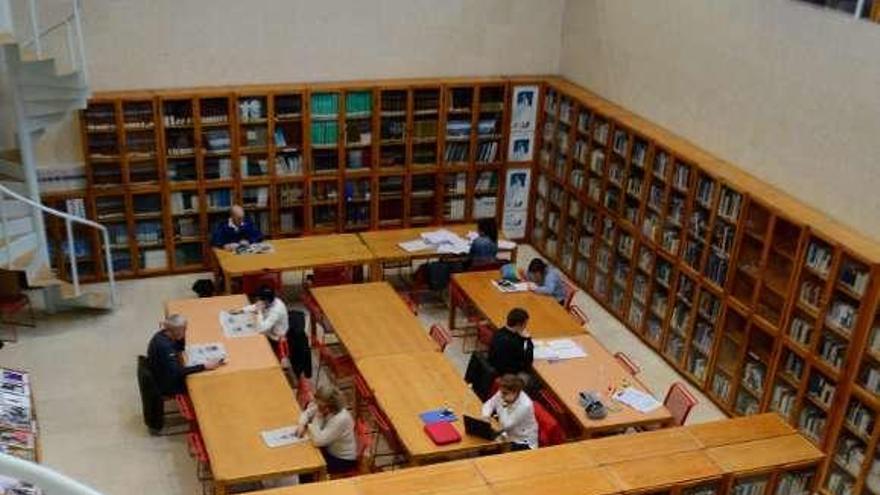 Interior de la biblioteca de Cangas. // Gonzalo Núñez