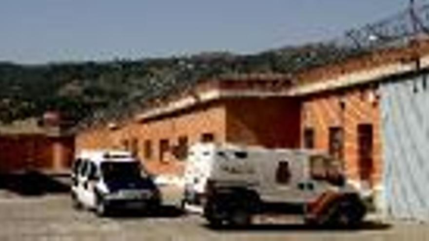 Excarcelan al preso de ETA más antiguo de la prisión de Cáceres