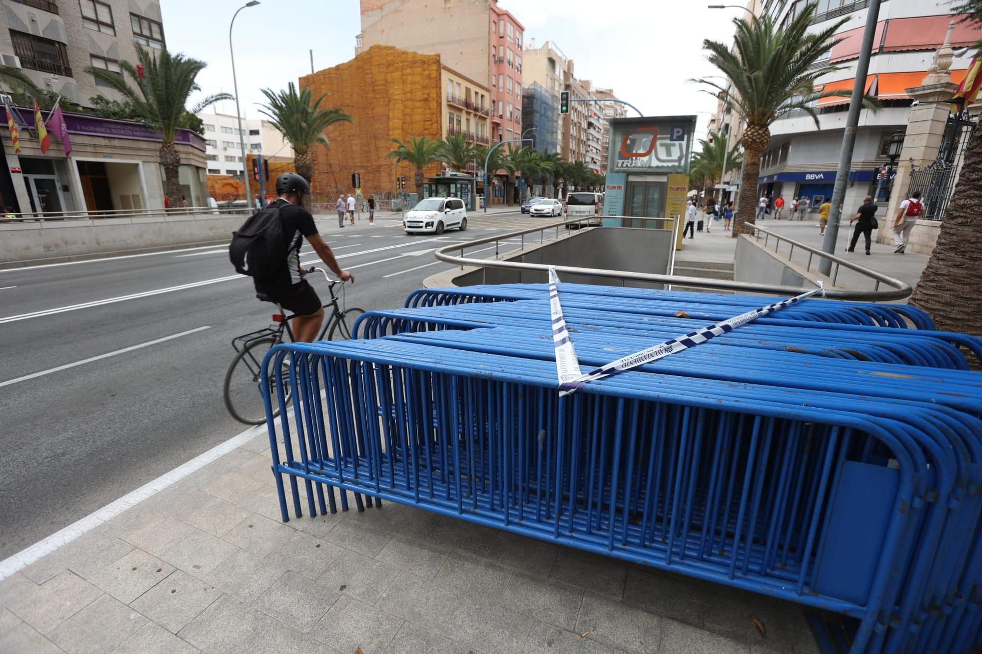 Los corredores y equipos de la Vuelta ya se dejan ver por las calles de Alicante