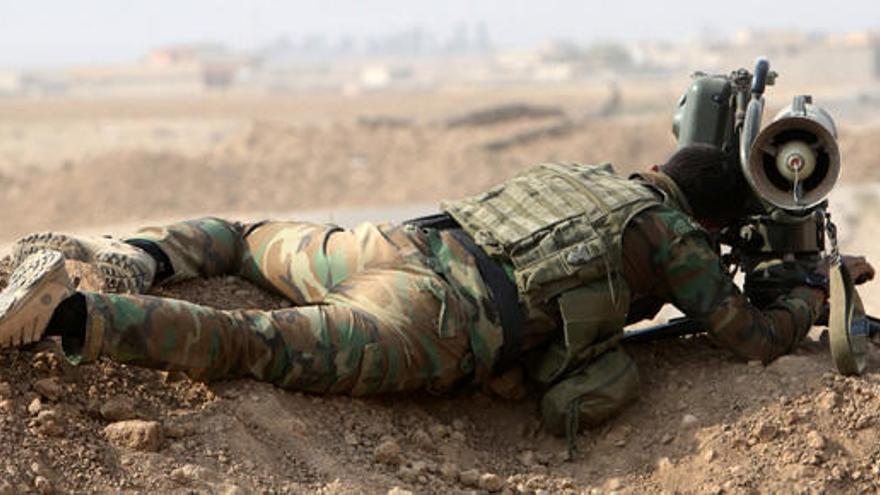 Un soldado peshmerga en Mosul.