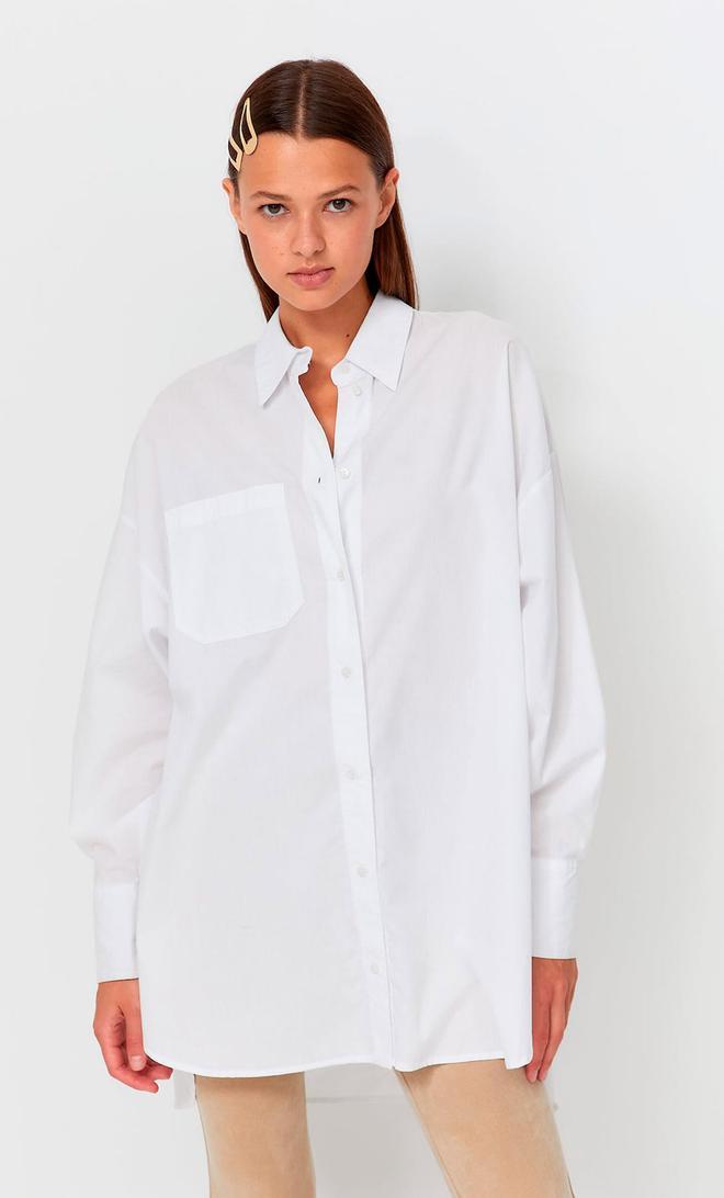Camisa blanca 'overside' de Stradivarius